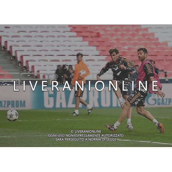 Real Madrid\'s Gareth Bale during the UEFA Champions league Final 2014 Pre Match Training session Photographer Ian Cook/CameraSport Football - UEFA Champions league Final 2014 Pre Match Training session- Thursday 23rd May 2014 - Stadium of Light - Lisbon © CameraSport - 43 Linden Ave. Countesthorpe. Leicester. England. LE8 5PG - Tel: +44 (0) 116 277 4147 - admin@camerasport.com - www.camerasport.com ©photoshot/AGENZIA ALDO LIVERANI SAS - ITALY ONLY - EDITORIAL USE ONLY /AGENZIA ALDO LIVERANI SAS - ITALY ONLY - EDITORIAL USE ONLY