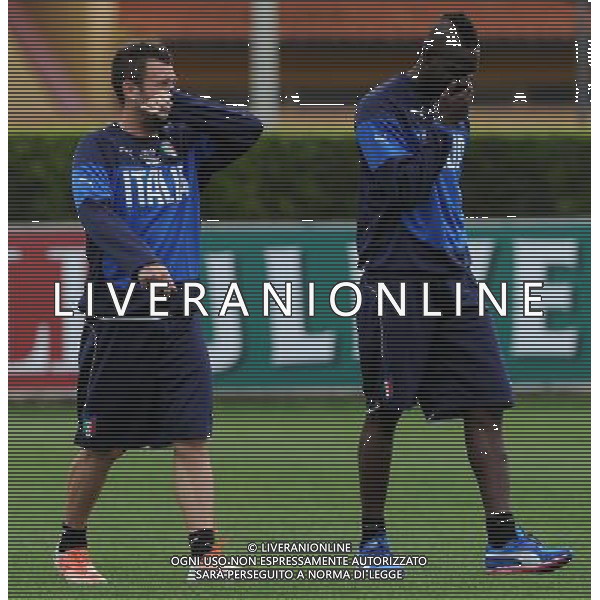 Raduno Nazionale Italiana in vista dei Mondiali di Calcio FIFA 2014 in Brasile Firenze - 27.05.2014 Allenamento Nella Foto:balotelli cassano parlano coprendosi la bocca /Ph.Vitez-Ag. Aldo Liverani