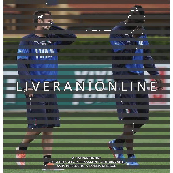 Raduno Nazionale Italiana in vista dei Mondiali di Calcio FIFA 2014 in Brasile Firenze - 27.05.2014 Allenamento Nella Foto:balotelli cassano parlano coprendosi la bocca /Ph.Vitez-Ag. Aldo Liverani