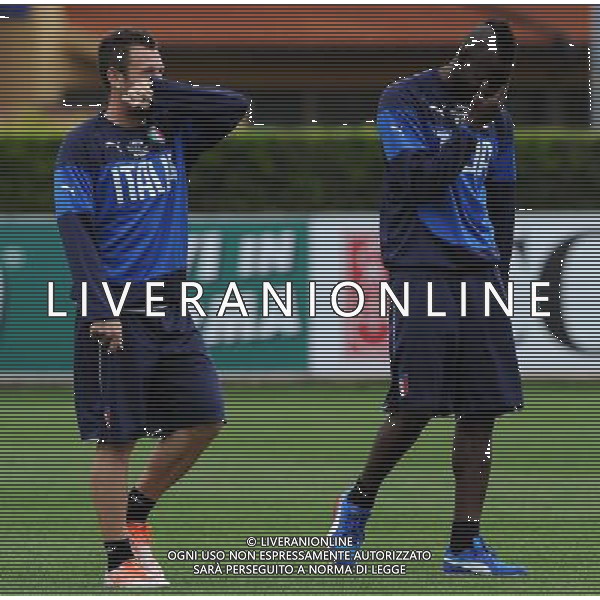 Raduno Nazionale Italiana in vista dei Mondiali di Calcio FIFA 2014 in Brasile Firenze - 27.05.2014 Allenamento Nella Foto:balotelli cassano parlano coprendosi la bocca /Ph.Vitez-Ag. Aldo Liverani