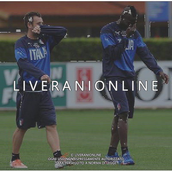 Raduno Nazionale Italiana in vista dei Mondiali di Calcio FIFA 2014 in Brasile Firenze - 27.05.2014 Allenamento Nella Foto:balotelli cassano parlano coprendosi la bocca /Ph.Vitez-Ag. Aldo Liverani