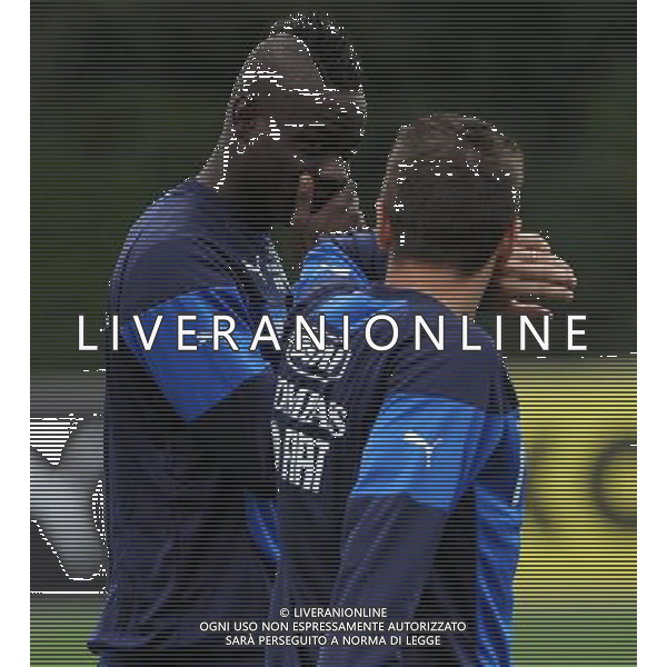 Raduno Nazionale Italiana in vista dei Mondiali di Calcio FIFA 2014 in Brasile Firenze - 27.05.2014 Allenamento Nella Foto:balotelli cassano parlano coprendosi la bocca /Ph.Vitez-Ag. Aldo Liverani