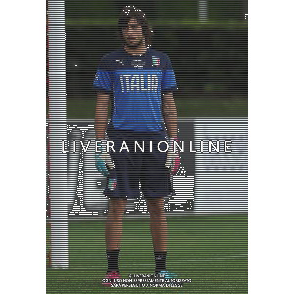 Raduno Nazionale Italiana in vista dei Mondiali di Calcio FIFA 2014 in Brasile Firenze - 27.05.2014 Allenamento Nella Foto:perin /Ph.Vitez-Ag. Aldo Liverani