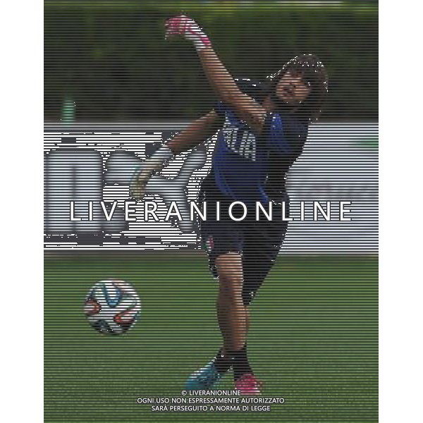 Raduno Nazionale Italiana in vista dei Mondiali di Calcio FIFA 2014 in Brasile Firenze - 27.05.2014 Allenamento Nella Foto:perin /Ph.Vitez-Ag. Aldo Liverani