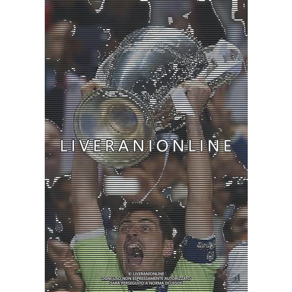 LISBON, PORTUGAL - MAY 24: Iker Casillas of Real Madrid CF raises the UEFA Champions League trophy during the UEFA Champions League Final match between Real Madrid CF and Atletico de Madrid at Estadio da Luz on May 24, 2014 in Lisbon, Portugal. (Photo by David Aliaga/Newspix) --- Newspix.pl POLAND AND SPAIN OUT!!! AG ALDO LIVERANI SAS ONLY ITALY