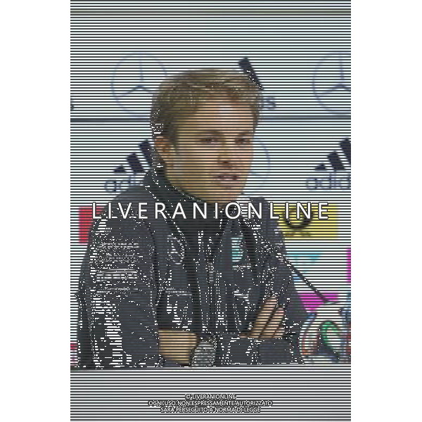 27.05.2014, Sportplatz, St. Martin Passeirtal, ITA, FIFA WM, Vorbereitung Deutschland, Pressekonferenz, Tag 6, im Bild Nico Rosberg // during Trainingscamp of Team Germany for Preparation of the FIFA Worldcup Brasil 2014 at the Sportplatz in St. Martin Passeirtal, Italy on 2014/05/27. EXPA Pictures © 2014, PhotoCredit: EXPA/ Eibner-Pressefoto/ Neis *****ATTENTION - OUT of GER***** ©photoshot/AGENZIA ALDO LIVERANI SAS - ITALY ONLY - Nico Rosberg (Pilota di Formula 1 della Mercedes Benz) in conferenza stampa durante l\'allenamento della nazionale della Germania a St. Martin Passeirtal, Italia 27 maggio 2014