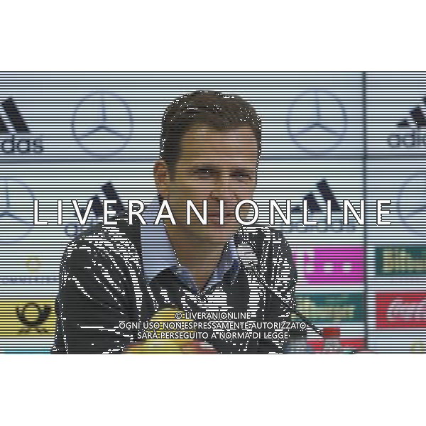 27.05.2014, Sportplatz, St. Martin Passeirtal, ITA, FIFA WM, Vorbereitung Deutschland, Pressekonferenz, Tag 6, im Bild Oliver Bierhoff (Manager /Deutschland) // during Trainingscamp of Team Germany for Preparation of the FIFA Worldcup Brasil 2014 at the Sportplatz in St. Martin Passeirtal, Italy on 2014/05/27. EXPA Pictures © 2014, PhotoCredit: EXPA/ Eibner-Pressefoto/ Neis *****ATTENTION - OUT of GER***** ©photoshot/AGENZIA ALDO LIVERANI SAS - ITALY ONLY - Nico Rosberg (Pilota di Formula 1 della Mercedes Benz) in conferenza stampa durante l\'allenamento della nazionale della Germania a St. Martin Passeirtal, Italia 27 maggio 2014