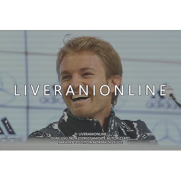 27.05.2014, Sportplatz, St. Martin Passeirtal, ITA, FIFA WM, Vorbereitung Deutschland, Pressekonferenz, Tag 6, im Bild Nico Rosberg (Formel 1 Fahrer von Mercedes Benz) laechelnd // during Trainingscamp of Team Germany for Preparation of the FIFA Worldcup Brasil 2014 at the Sportplatz in St. Martin Passeirtal, Italy on 2014/05/27. EXPA Pictures © 2014, PhotoCredit: EXPA/ Eibner-Pressefoto/ Neis *****ATTENTION - OUT of GER***** ©photoshot/AGENZIA ALDO LIVERANI SAS - ITALY ONLY - Nico Rosberg (Pilota di Formula 1 della Mercedes Benz) in conferenza stampa durante l\'allenamento della nazionale della Germania a St. Martin Passeirtal, Italia 27 maggio 2014