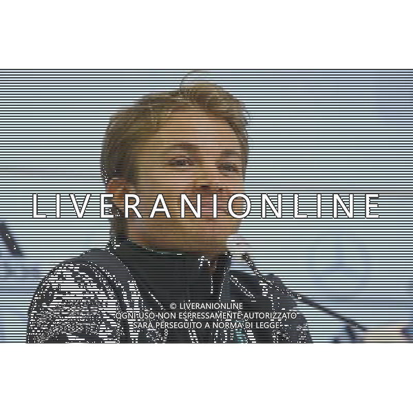 27.05.2014, Sportplatz, St. Martin Passeirtal, ITA, FIFA WM, Vorbereitung Deutschland, Pressekonferenz, Tag 6, im Bild Nico Rosberg (Formel 1 Fahrer von Mercedes Benz) laechelnd // during Trainingscamp of Team Germany for Preparation of the FIFA Worldcup Brasil 2014 at the Sportplatz in St. Martin Passeirtal, Italy on 2014/05/27. EXPA Pictures © 2014, PhotoCredit: EXPA/ Eibner-Pressefoto/ Neis *****ATTENTION - OUT of GER***** ©photoshot/AGENZIA ALDO LIVERANI SAS - ITALY ONLY - Nico Rosberg (Pilota di Formula 1 della Mercedes Benz) in conferenza stampa durante l\'allenamento della nazionale della Germania a St. Martin Passeirtal, Italia 27 maggio 2014