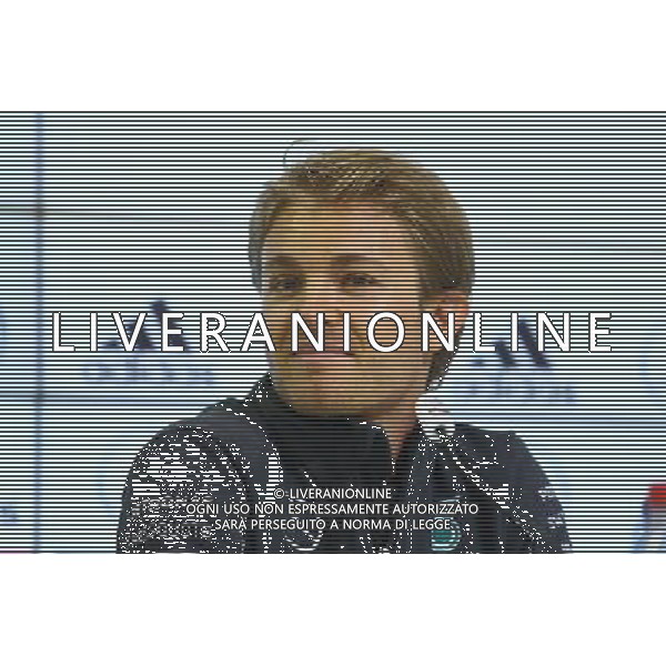 27.05.2014, Sportplatz, St. Martin Passeirtal, ITA, FIFA WM, Vorbereitung Deutschland, Pressekonferenz, Tag 6, im Bild Nico Rosberg (Formel 1 Fahrer von Mercedes Benz) laechelnd // during Trainingscamp of Team Germany for Preparation of the FIFA Worldcup Brasil 2014 at the Sportplatz in St. Martin Passeirtal, Italy on 2014/05/27. EXPA Pictures © 2014, PhotoCredit: EXPA/ Eibner-Pressefoto/ Neis *****ATTENTION - OUT of GER***** ©photoshot/AGENZIA ALDO LIVERANI SAS - ITALY ONLY - Nico Rosberg (Pilota di Formula 1 della Mercedes Benz) in conferenza stampa durante l\'allenamento della nazionale della Germania a St. Martin Passeirtal, Italia 27 maggio 2014