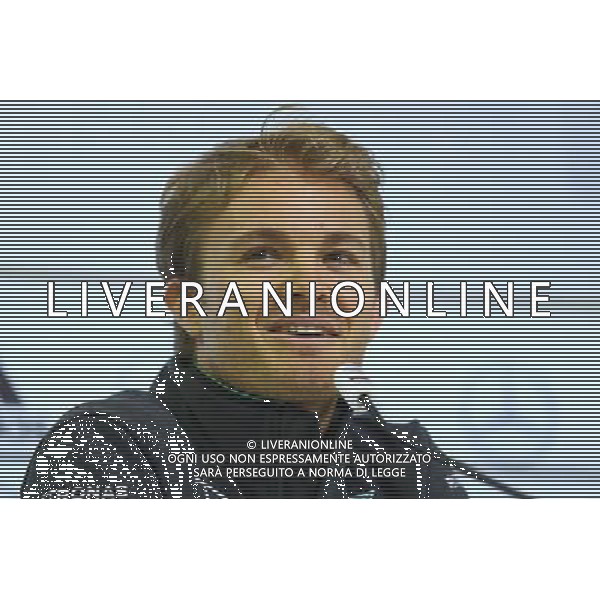 27.05.2014, Sportplatz, St. Martin Passeirtal, ITA, FIFA WM, Vorbereitung Deutschland, Pressekonferenz, Tag 6, im Bild Nico Rosberg (Formel 1 Fahrer von Mercedes Benz) laechelnd // during Trainingscamp of Team Germany for Preparation of the FIFA Worldcup Brasil 2014 at the Sportplatz in St. Martin Passeirtal, Italy on 2014/05/27. EXPA Pictures © 2014, PhotoCredit: EXPA/ Eibner-Pressefoto/ Neis *****ATTENTION - OUT of GER***** ©photoshot/AGENZIA ALDO LIVERANI SAS - ITALY ONLY - Nico Rosberg (Pilota di Formula 1 della Mercedes Benz) in conferenza stampa durante l\'allenamento della nazionale della Germania a St. Martin Passeirtal, Italia 27 maggio 2014