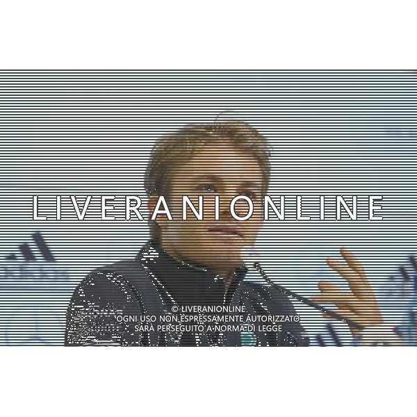 27.05.2014, Sportplatz, St. Martin Passeirtal, ITA, FIFA WM, Vorbereitung Deutschland, Pressekonferenz, Tag 6, im Bild Nico Rosberg (Formel 1 Fahrer von Mercedes Benz) gestikulierend // during Trainingscamp of Team Germany for Preparation of the FIFA Worldcup Brasil 2014 at the Sportplatz in St. Martin Passeirtal, Italy on 2014/05/27. EXPA Pictures © 2014, PhotoCredit: EXPA/ Eibner-Pressefoto/ Neis *****ATTENTION - OUT of GER***** ©photoshot/AGENZIA ALDO LIVERANI SAS - ITALY ONLY - Nico Rosberg (Pilota di Formula 1 della Mercedes Benz) in conferenza stampa durante l\'allenamento della nazionale della Germania a St. Martin Passeirtal, Italia 27 maggio 2014