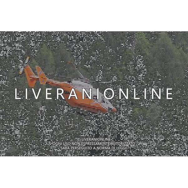 27.05.2014, Sportplatz, St. Martin Passeirtal, ITA, FIFA WM, Vorbereitung Deutschland, Tag 6, Unfall mit 2 Verletzten bei PR-Aktion, im Bild Der Rettungshubschrauber fliegt nach Versorgung der Verletzten von der Unfallstelle weg // Accident with two injured in PR campaign during Trainingscamp of Team Germany for Preparation of the FIFA Worldcup Brasil 2014 at the Sportplatz in St. Martin Passeirtal, Italy on 2014/05/27. EXPA Pictures © 2014, PhotoCredit: EXPA/ Eibner-Pressefoto/ Stuetzle *****ATTENTION - OUT of GER***** ©photoshot/AGENZIA ALDO LIVERANI SAS - ITALY ONLY - Nico Rosberg (Pilota di Formula 1 della Mercedes Benz) in conferenza stampa durante l\'allenamento della nazionale della Germania a St. Martin Passeirtal, Italia 27 maggio 2014