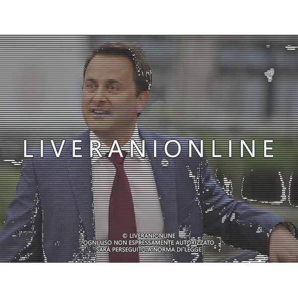 (140527) -- BRUSSELS, May 27, 2014 () -- Luxembourg\'s Prime Minister Xavier Bettel arrives to take part in an informal EU leaders summit at the EU headquarters in Brussels, capital of Belgium, May 27, 2014. The nomination of new EU leaders after and the latest development in Ukraine following the Presidential election are the two majors topics in the meeting. (/Ye Pingfan) ©photoshot/AGENZIA ALDO LIVERANI SAS - ITALY ONLY - Vertice informale dei leader dell\'Unione Europea presso la sede a Bruxelles in Belgio, 27 maggio 2014 per discutere della nomina di nuovi leader europei dopo le elezioni e degli ultimi sviluppi in Ucraina