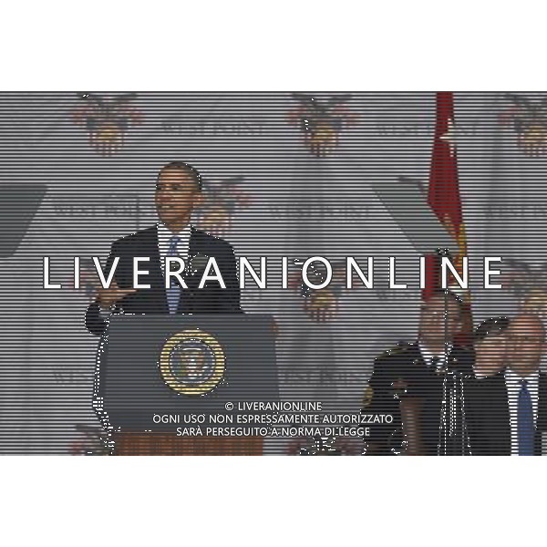 (140528) -- WEST POINT, May 28, 2014 () -- U.S. President Barack Obama (L) addresses the graduation ceremony at the United States Military Academy at West Point, New York, the United States, on May 28, 2014. Obama said here Wednesday that he believes in the foreseeable future, terrorism remains the most direct threat to America at home and abroad. (/Wang Lei) AG ALDO LIVERANI SAS ONLY ITALY