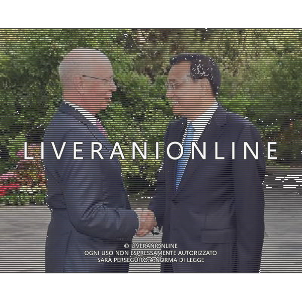 (140528) -- BEIJING, May 28, 2014 () -- Chinese Premier Li Keqiang (R) meets with World Economic Forum (WEF) Founder and Executive Chairman Klaus Schwab in Beijing, China, May 28, 2014. (/Li Tao) (hdt) AG ALDO LIVERANI SAS ONLY ITALY