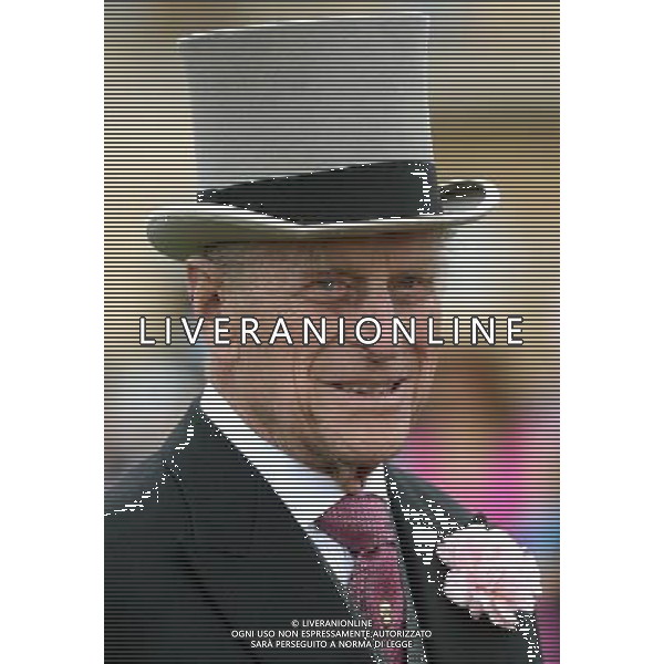 The Duke of Edinburgh, who has had a \'minor procedure\' carried out on his right hand according to Buckingham Palace, is seen as he attends the first garden party of the year at Buckingham Palace, London. ©PHOTOSHOT/AGENZIA ALDO LIVERANI SAS - ITALY ONLY - EDITORIAL USE ONLY