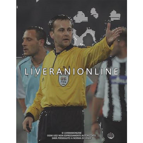 LAZIO-PARTIZAN BELGRADO 25/11/2004 NELLA FOTO ARBITRO ANTON STREDAK AGENZIA ALDO LIVERANI