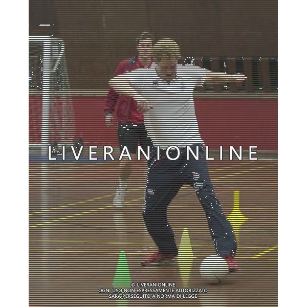 PRINCE HARRY PLAYS FOOTBALL WITH YOUNG CHILDREN AT INSPIRE SUFFOLK A YOUTH CHARITY IN IPSWICH SUFFOLK ©PHOTOSHOT/Agenzia Aldo Liverani sas - ITALY ONLY - EDITORIAL USE ONLY - REALI INGLESI: IL PRINCIPE HARRY D\'INGHILTERRA GIOCA RUGBY a Ipswich SUFFOLK INSPIRE