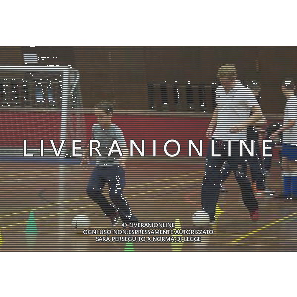 PRINCE HARRY PLAYS FOOTBALL WITH YOUNG CHILDREN AT INSPIRE SUFFOLK A YOUTH CHARITY IN IPSWICH SUFFOLK ©PHOTOSHOT/Agenzia Aldo Liverani sas - ITALY ONLY - EDITORIAL USE ONLY - REALI INGLESI: IL PRINCIPE HARRY D\'INGHILTERRA GIOCA RUGBY a Ipswich SUFFOLK INSPIRE