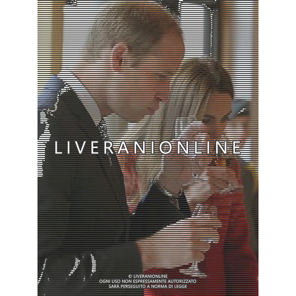 The Duke and Duchess of Cambridge try some whisky during a tour of The Famous Grouse Distillery in Crieff, Scotland. William and Kate, known as the Earl and Countess of Strathearn north of the border, are touring the Strathearn area in the heart of Scotland. ©PHOTOSHOT/Agenzia Aldo Liverani sas - ITALY ONLY - EDITORIAL USE ONLY - REALI INGLESI: Il principe Williamd\'inghilterra con la moglie Kate middleton duchessa di Cambridge durante una visita alla famosa distilleria Grouse a Crieff, Scozia.