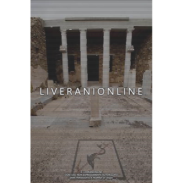 (140529) -- DELOS, May 29, 2014 () -- Photo taken on May 28, 2014 shows an ancient folk house named \'Trident\' on the island of Delos, Greece. According to Greek mythology, Apollo was born on this tiny island in the Cyclades archipelago. Apollo\'s sanctuary attracted pilgrims from all over Greece and Delos was a prosperous trading port. The island bears traces of the succeeding civilizations in the Aegean world, from the 3rd millennium B.C. to the palaeochristian era. The archaeological site is exceptionally extensive and rich and conveys the image of a great cosmopolitan Mediterranean port. (/Liu Yongqiu) ©PHOTOSHOT/Agenzia Aldo Liverani sas - ITALY ONLY - EDITORIAL USE ONLY - Sito archeologico sulla Islanda di Delos, in Grecia nell\'arcipelago delle Cicladi patrimonio mondiale dell\'Unesco