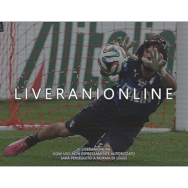 Raduno Nazionale Italiana in vista dei Mondiali di Calcio FIFA 2014 in Brasile Firenze - 30.05.2014 Allenamento Nella Foto:perin /Ph.Vitez-Ag. Aldo Liverani