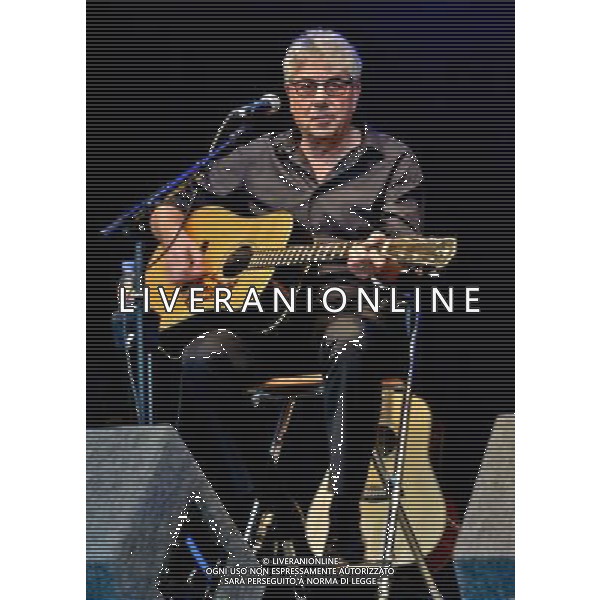  Graham Gouldman (10cc) performs at Wychwood Festival 2014, Cheltenham Racecourse, Gloucestershire Date ;30/5/2014 AG ALDO LIVERANI SAS ONLY ITALY