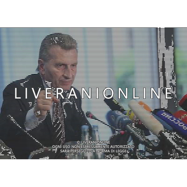 (140530) -- BERLIN, May 30, 2014 () -- EU Energy Commissioner Guenther Oettinger attends a press conference after a trilateral talks in Berlin, Germany, May 30, 2014. Representatives from the European Union (EU), Russia and Ukraine met here on Friday for a new round of trilateral talks in a bid to settle the ongoing gas dispute between Russia and Ukraine, days before a deadline set by Russia to cut the flow of gas if Ukraine does not pay unpaid bills. (/Zhang Fan) ©PHOTOSHOT/Agenzia Aldo Liverani sas - ITALY ONLY - EDITORIAL USE ONLY - Rappresentanti dell\'Unione europea (UE), Russia e Ucraina in conferenza stampa dopo i colloqui trilaterali a Berlino, Germania, 30 mag 2014 .