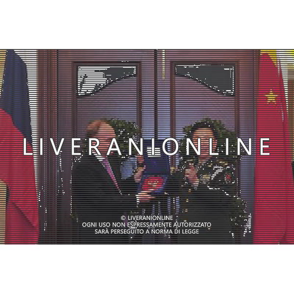 (140530) -- SINGAPORE, May 30, 2014 (Xinhua) -- Deputy Chief of General Staff of the People\'s Liberation Army of China Wang Guanzhong (R) meets with Russia\'s Deputy Defense Minister Anatoly Antonov at the Shangri-La Dialogue in Singapore, May 30, 2014. China and Russia held a bilateral talk on the first day of the Shangri-La Dialogue in Singapore. (Xinhua/Then Chih Wey) ****Authorized by ytfs**** Â©PHOTOSHOT/Agenzia Aldo Liverani sas - ITALY ONLY - EDITORIAL USE ONLY