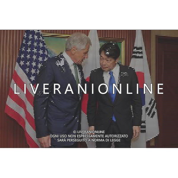 (140531) -- SINGAPORE, May 31, 2014 () -- U.S. Defense Secretary Chuck Hagel (L), Japanese Defense Minister Itsunori Onodera (R) and South Korean Minister of Defense Kim Kwan-jin(not in photo) meet in a trilateral meeting on the sidelines of the Shangri-La Dialogue held in Singapore on May 31, 2014.(/Then Chih Wey) Â©photoshot/AGENZIA ALDO LIVERANI SAS - ITALY ONLY - EDITORIAL USE ONLY