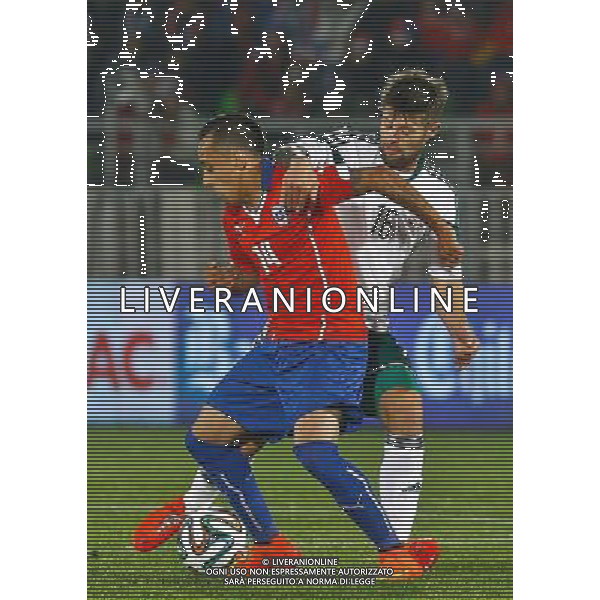 (140605) -- VALPARAISO, June 5, 2014 () -- Chile\'s Fabian Orellana (L) vies for the ball with Oliver Norwood of Northern Ireland during a friendly match prior to the 2014 FIFA World Cup, held at Elias Figueroa Brander Stadium, in Valparaiso, Chile, on June 4, 2014. (/Str) (fnc) (ah) ALDO LIVERANI SAS ONLY ITALY