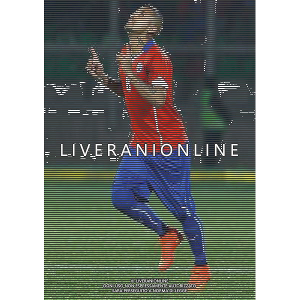 (140605) -- VALPARAISO, June 5, 2014 () -- Chile\'s Arturo Vidal reacts during a friendly match against Northern Ireland, prior to the 2014 FIFA World Cup, held at Elias Figueroa Brander Stadium, in Valparaiso, Chile, on June 4, 2014. (/Str) (fnc) (ah) ALDO LIVERANI SAS ONLY ITALY