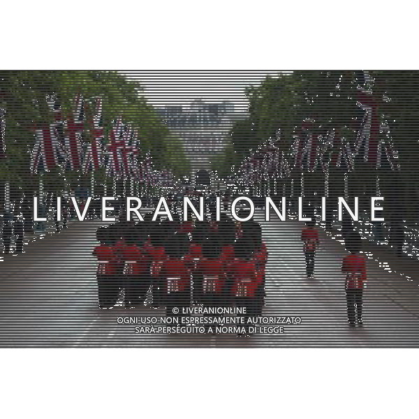 A Guard of Honour marches down the Mall on June 4, 2014 in London, England. Queen Elizabeth II is to unveil government\'s legislative programme in a speech delivered to Members of Parliament and Peers in The House of Lords during the annual state opening of the British parliament. AG ALDO LIVERANI SAS ONLY ITALY