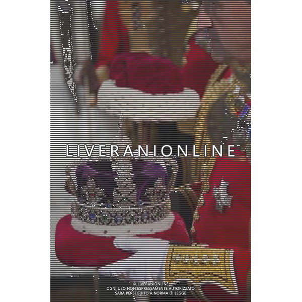HM Queen Elizabeth II and Prince Phillip, Duke of Edinburgh attend the State Opening of Parliament that marks the commencement of a session of the Parliament of the United Kingdom. London : The Imperial Crown is carried out of the Palace of Westminster at the end of the State Opening of Parliament. AG ALDO LIVERANI SAS ONLY ITALY
