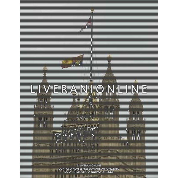 The flag is lowered to signify that Parliament is now open. AG ALDO LIVERANI SAS ONLY ITALY