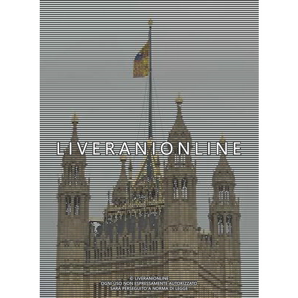 The flag is lowered to signify that Parliament is now open. AG ALDO LIVERANI SAS ONLY ITALY