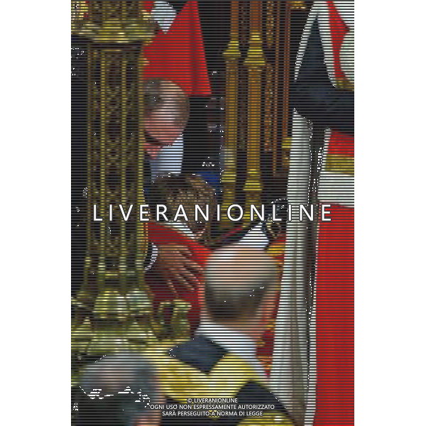 04/06/2014 A Pageboy faints during the ceremony State Opening Of Parliament 2014 at Westminster Abbey in London AG ALDO LIVERANI SAS ONLY ITALY