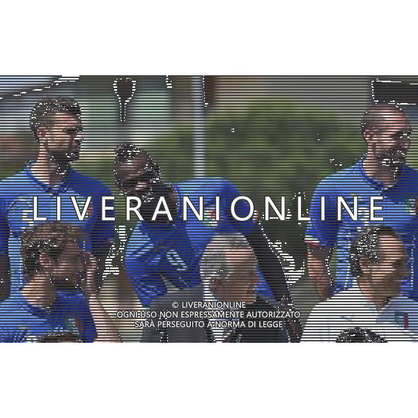 (140604) -- FLORENCE, June 4, 2014 () -- Italy\'s national soccer team player Mario Balotelli (Rear, C) prepares to pose for an official photo in Coverciano, near Florence, Italy, June 3, 2014, prior to their departure for the World Cup 2014. ©photoshot/Agenzia Aldo Liverani sas - ITALY ONLY - EDITORIAL USE ONLY