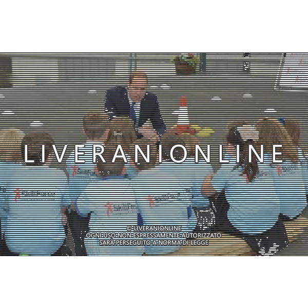 Picture date 4th June 2014. Pic shows; The Duke of Cambridge, Royal Patron of SkillForce, during his visit to Goole High School to launch the new SkillForce Junior Prince\'s Award. ©photoshot/Agenzia Aldo Liverani sas - ITALY ONLY - EDITORIAL USE ONLY - REALI INGLESI: Il principe William d\'inghilterra duca di cambridge in visita nello Yorkshire