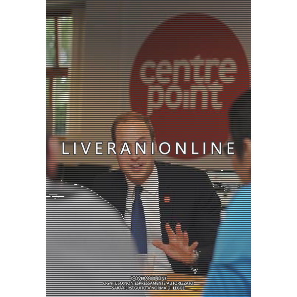 The Duke of Cambridge (centre) during a video skills session at Bradford Foyer, the youth homeless charity Centrepoint\'s base in Bradford. ©photoshot/Agenzia Aldo Liverani sas - ITALY ONLY - EDITORIAL USE ONLY - REALI INGLESI: Il principe William d\'inghilterra duca di cambridge in visita nello Yorkshire