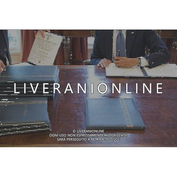 President Barack Obama signs Medal of Honor award citations in the Oval Office, March 17, 2014. ©photoshot/Agenzia Aldo Liverani sas - ITALY ONLY - Il Presidente americano Barack Obama