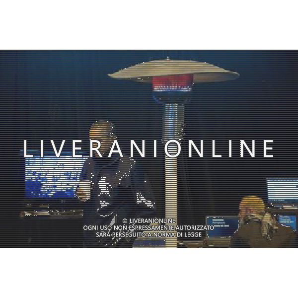 President Barack Obama drinks tea backstage prior to delivering remarks about the retirement policies highlighted in the State of the Union address, at the United States Steel Corporation Irvin Plant in West Mifflin, Penn., Jan. 29, 2014. ©photoshot/Agenzia Aldo Liverani sas - ITALY ONLY - Il Presidente americano Barack Obama