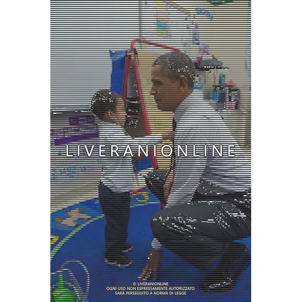President Barack Obama lets a little boy listen to his heartbeat with a stethoscope during a classroom visit at Powell Elementary School in Washington, D.C., March 4, 2014. ©photoshot/Agenzia Aldo Liverani sas - ITALY ONLY - Il Presidente americano Barack Obama