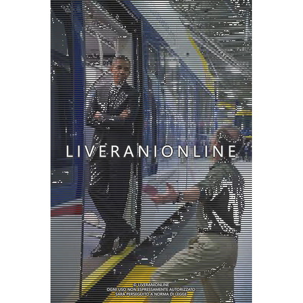 President Barack Obama stands in the doorway of a new light rail car as he talks to an employee at the Metro Transit Light Rail Operations and Maintenance Facility in St. Paul, Minn., Feb. 26, 2014. ©PHOTOSHOT/Agenzia Aldo Liverani sas - ITALY ONLY - EDITORIAL USE ONLY - Il Presidente americano Barack Obama