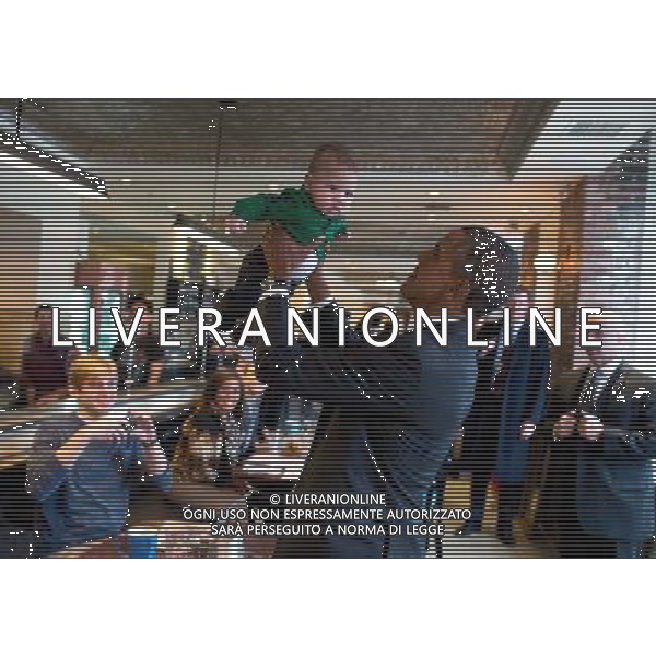 President Barack Obama lifts a baby while greeting patrons prior to lunch at The Coupe restaurant in Washington, D.C., Jan. 10, 2014. ©PHOTOSHOT/Agenzia Aldo Liverani sas - ITALY ONLY - EDITORIAL USE ONLY - Il Presidente americano Barack Obama