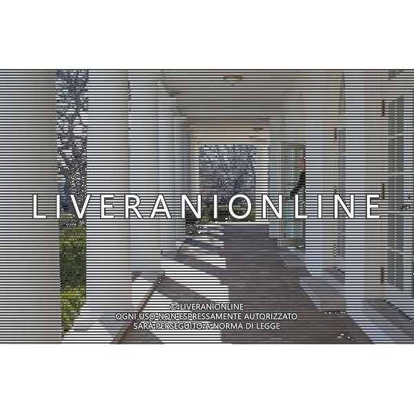 Vice President Joe Biden opens a door from the Outer Oval Office onto the Colonnade of the White House on his way to a National Governors Association meeting, Feb. 24, 2014. ©PHOTOSHOT/Agenzia Aldo Liverani sas - ITALY ONLY - EDITORIAL USE ONLY - Il Presidente americano Barack Obama