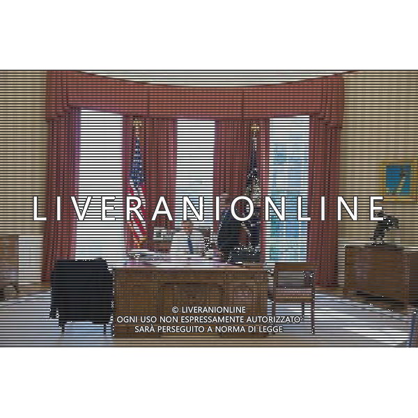 President Barack Obama works in the Oval Office with Ben Rhodes, Deputy National Security Advisor for Strategic Communications, on remarks on the Administration\'s review of U.S. intelligence programs, Jan. 17, 2014. ©PHOTOSHOT/Agenzia Aldo Liverani sas - ITALY ONLY - EDITORIAL USE ONLY - Il Presidente americano Barack Obama