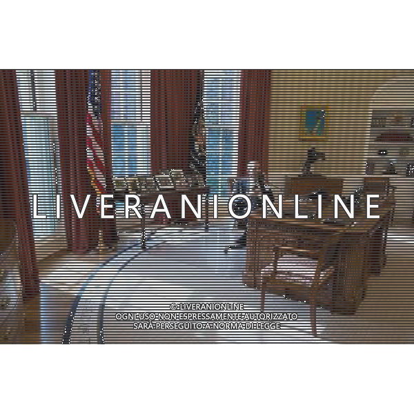 President Barack Obama talks on the phone with House Speaker John Boehner, R-Ohio, to discuss immigration reform, in the Oval Office, Feb. 5, 2014. ©PHOTOSHOT/Agenzia Aldo Liverani sas - ITALY ONLY - EDITORIAL USE ONLY - Il Presidente americano Barack Obama