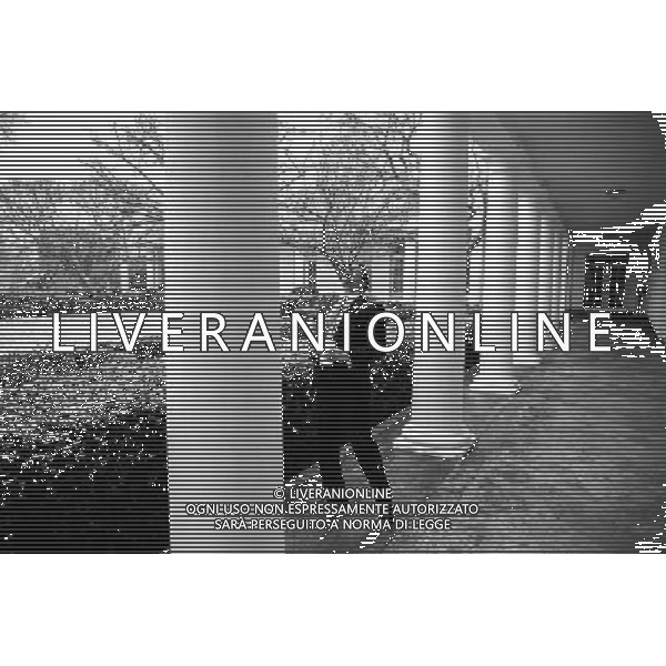Social Secretary Jeremy Bernard catches snowflakes on the Colonnade of the White House, Feb. 25, 2014. ©PHOTOSHOT/Agenzia Aldo Liverani sas - ITALY ONLY - EDITORIAL USE ONLY - Il Presidente americano Barack Obama
